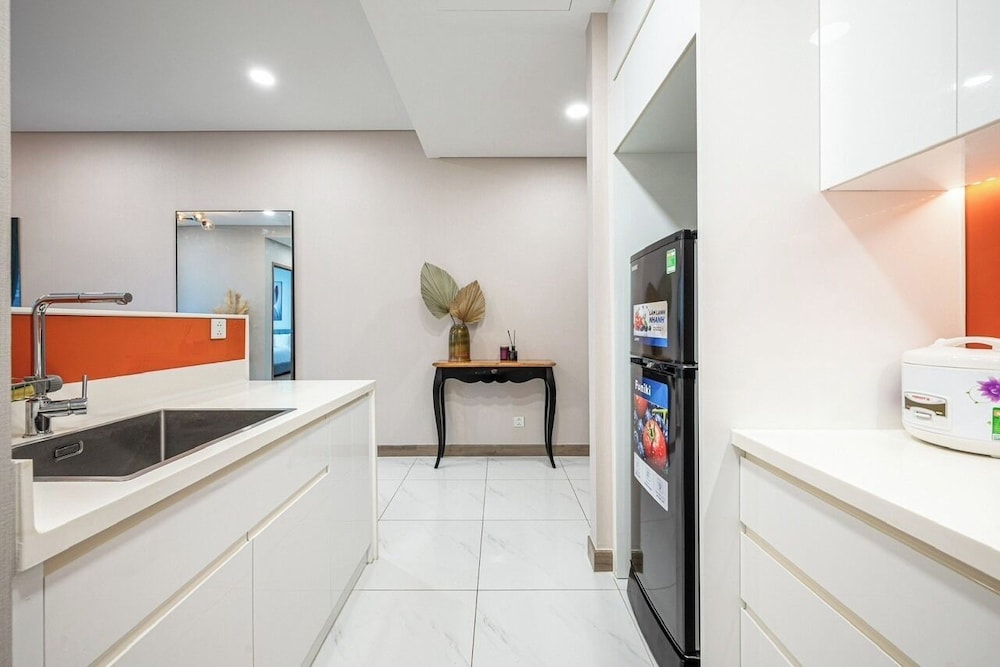 Luxury Sunwah Apartment near Landmark 81 - City View