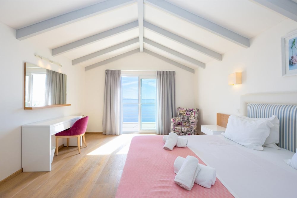 Villa Penelope With 4 Bedrooms and 3 Bathrooms