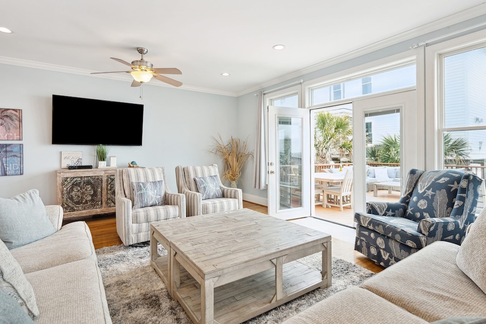 Oceanfront w Pool Panoramic Deck Views 5bdr Folly Ocean Breeze by Avantstay
