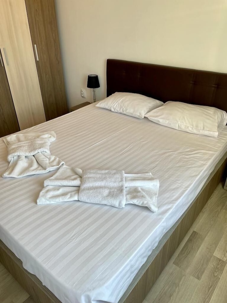 Infinity Summerland Apartment