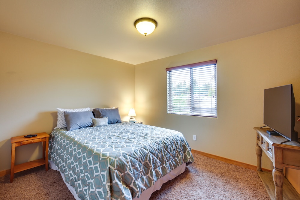 Springfield Home w/ Yard ~ 9 Mi to Downtown Eugene view 2