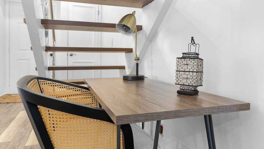 Spacious Family-friendly Retreat Beach Walkable