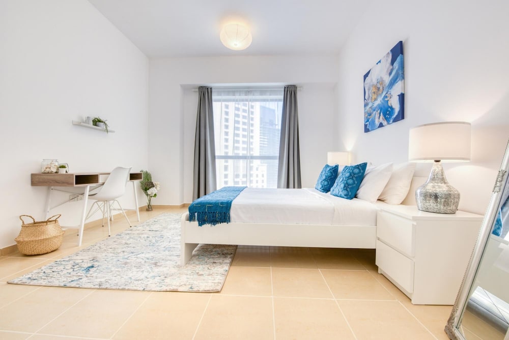 Regal Apt Fit for a King w Sea View