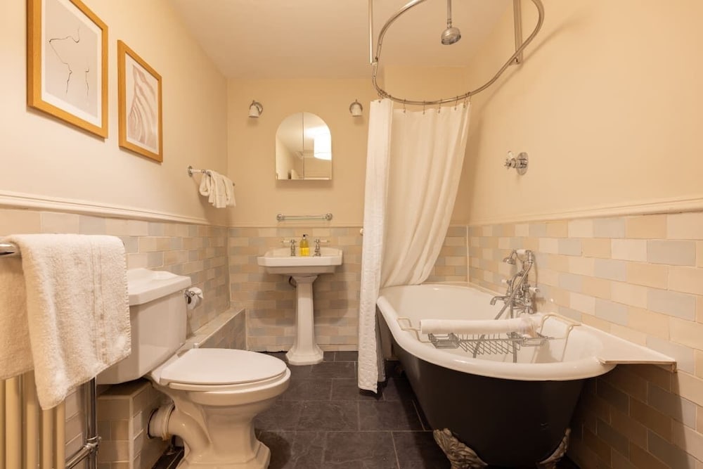 The Notting Hill Base - Charming 2bdr With Balcony