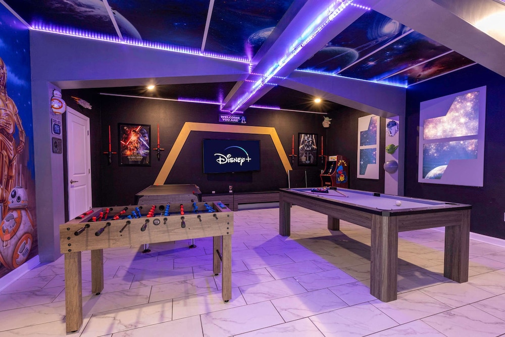 Luxury 9BR Villa Poolside Bliss n Pool Table Fun