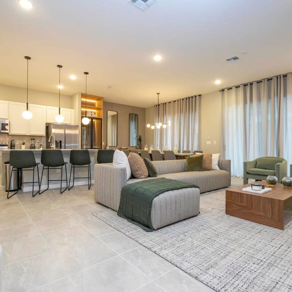 6152 Fantastic Spacious Home for Your Family