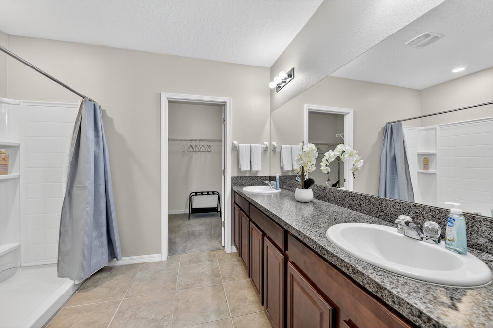 Spacious Getaway Near Apollo Beach 5 Bedroom Home