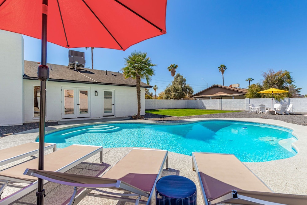Agave on Cactus Private Pool Firepit Sleeps 10