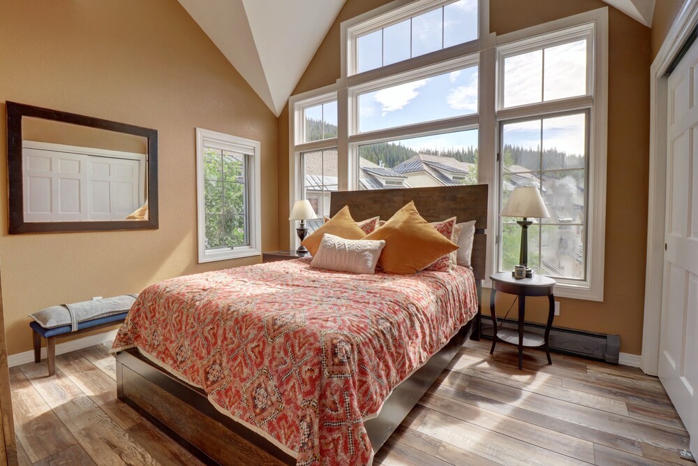 Summit County Vacations - Newly Renovated, Slope-Side Walk-In Walk-Out, Top Floor, Views of Ten Mile Range - ER4 by Redawning - Property Image 22