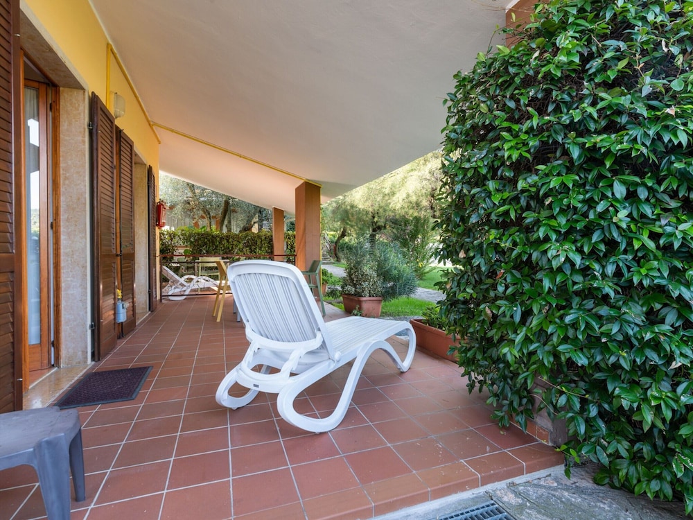Comfortable Apartment in Garda With Swimming Pool view 3