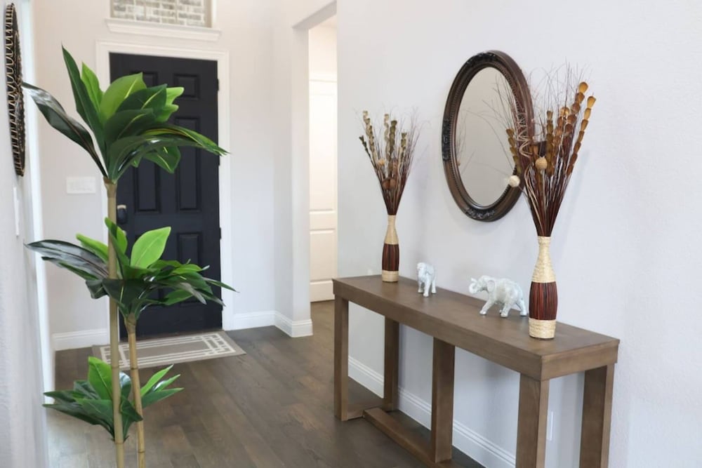 Spacious Home w Putting Green -for Extended Stays