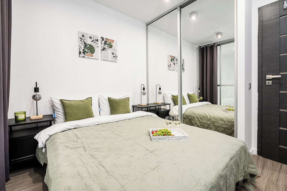 Lumina luxury 2-level apart with parking