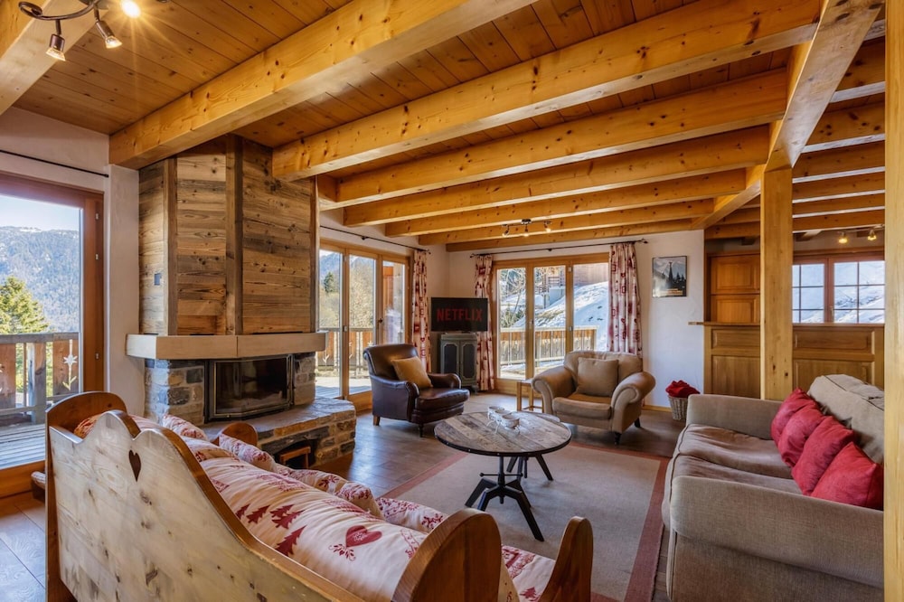 Chalet Coucou - Luxury 10 pax Chalet With Incredible Views Garage