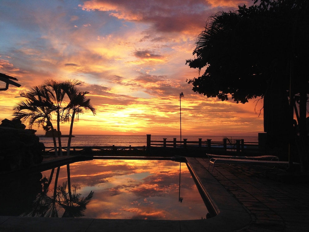 Marsella Beachfront B&B