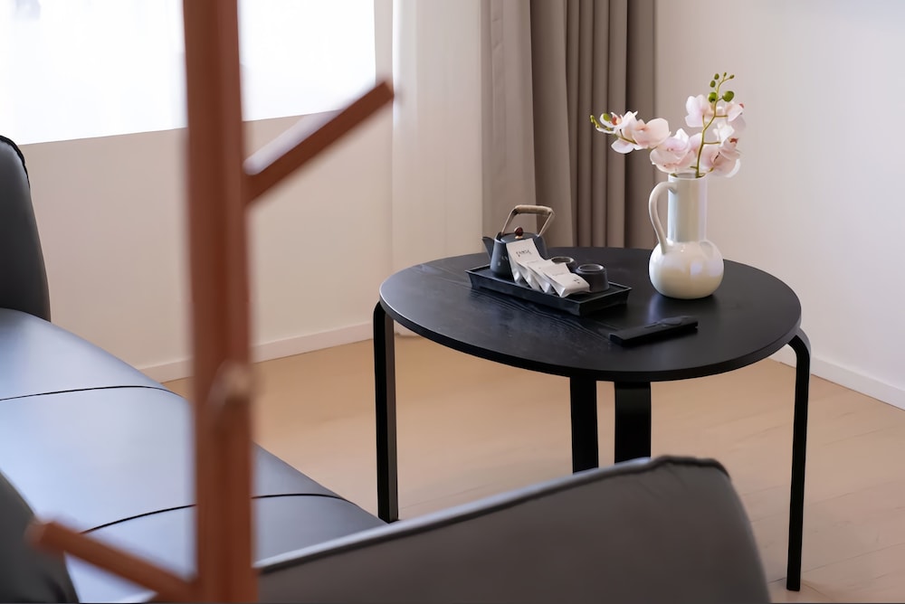 Shanghai Hills & Fan Stay