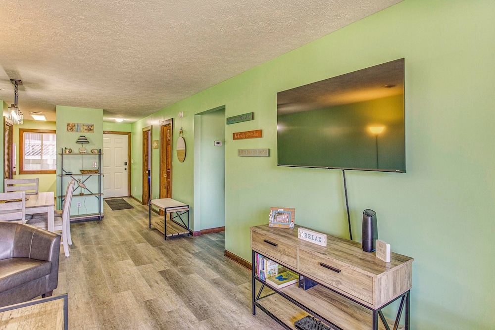 Walk to Ocean: Condo w/ 3 Pools in Myrtle Beach