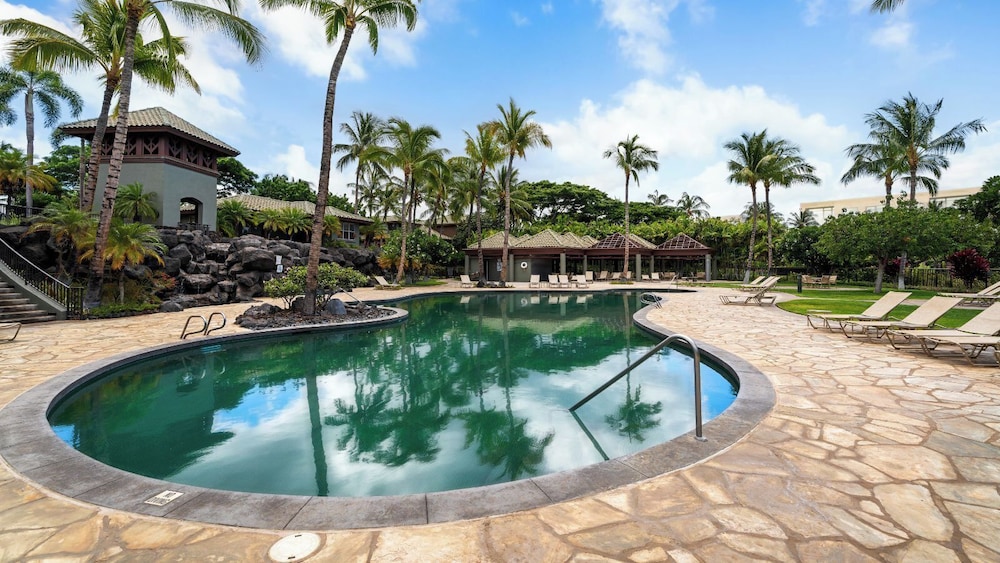 Tropical Escape w/ Lanai, BBQ & Resort Amenities - Vrkcv