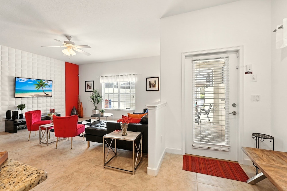 Vibrant 5BR Family Retreat in Storey Lake!