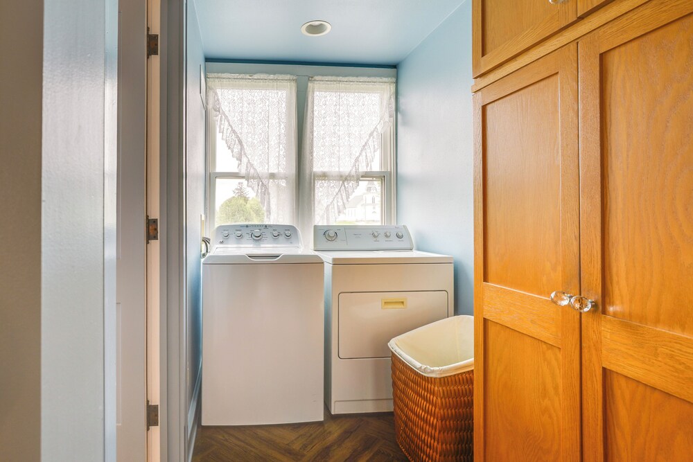 Group Getaway: Luxe Farmhouse in Mt Horeb!