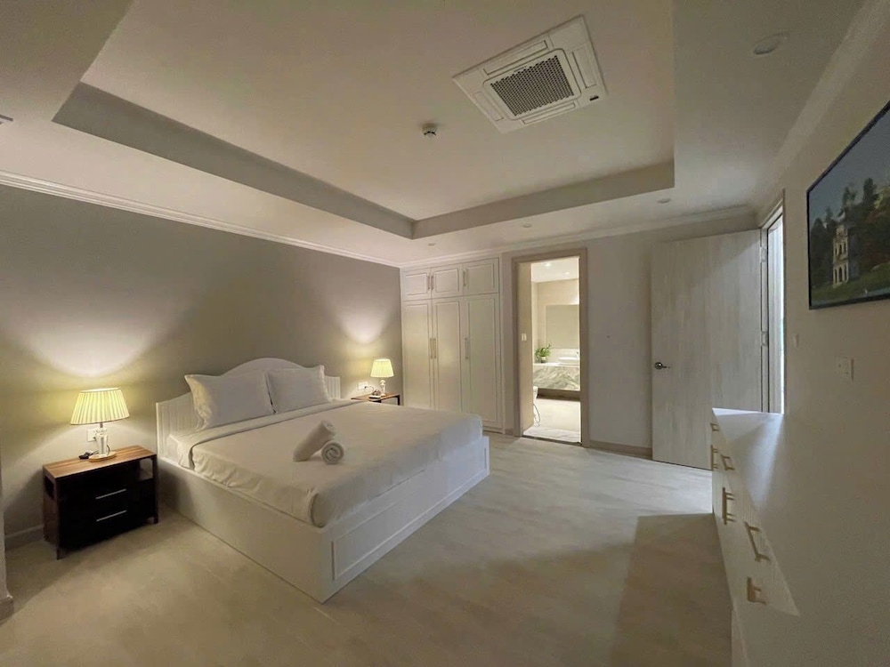 Gold Coast Balcony Serviced Apartment