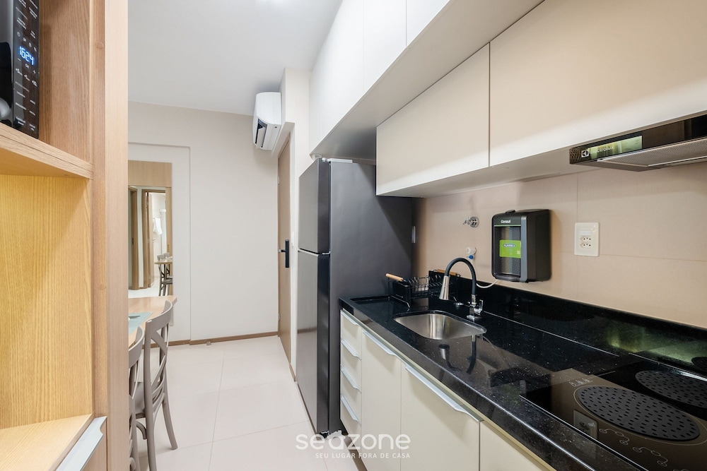 Cozy and Charming Apt in Salvador Ita0304