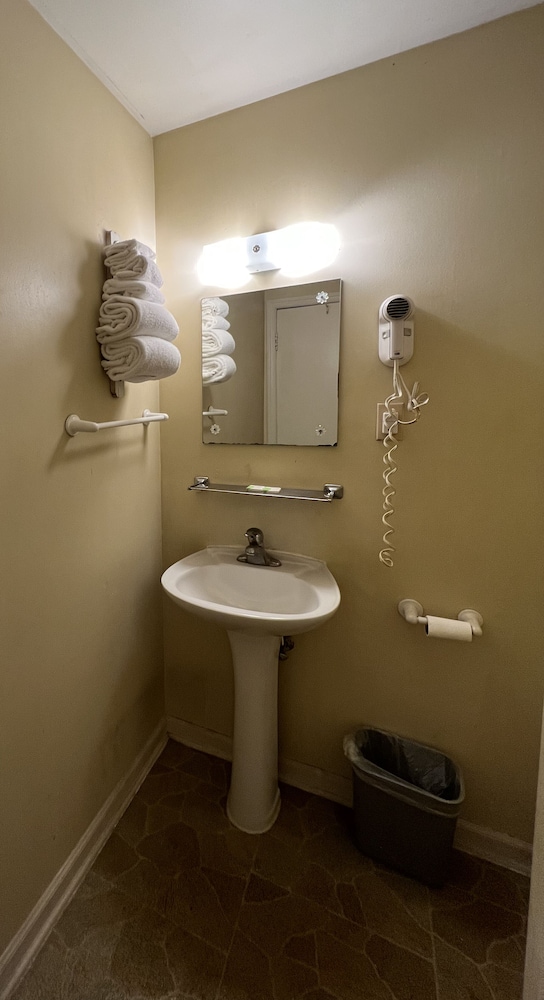 Relax Inn By OYO Natural Bridge I-81