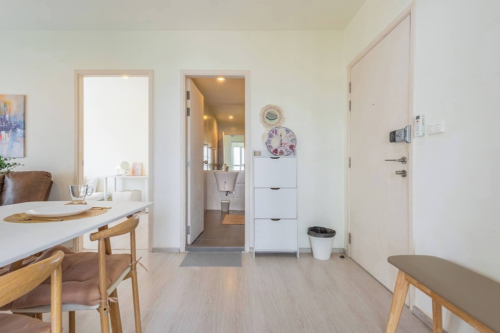 2BR 7 Mins Walk to BTS Bill Included