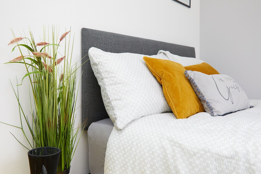 Derby City 3 Bed House- Roof Terrace