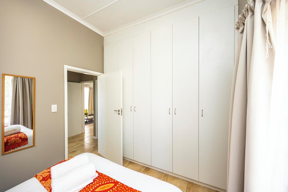 Modern Executive Unit