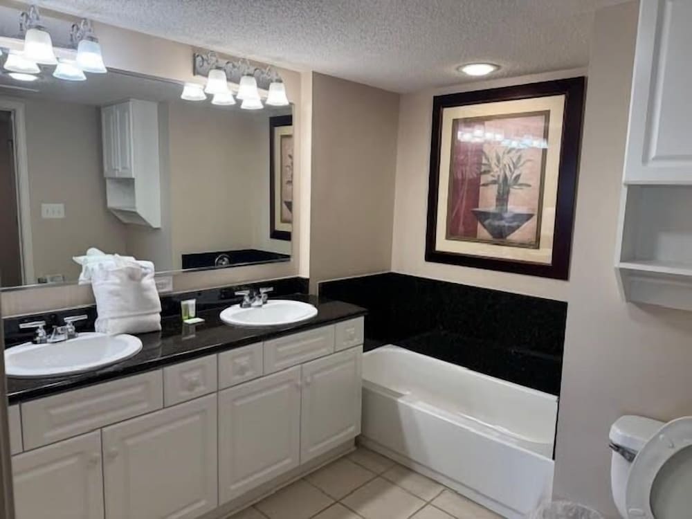 Yacht Club 2-1001 3 Bedroom Condo