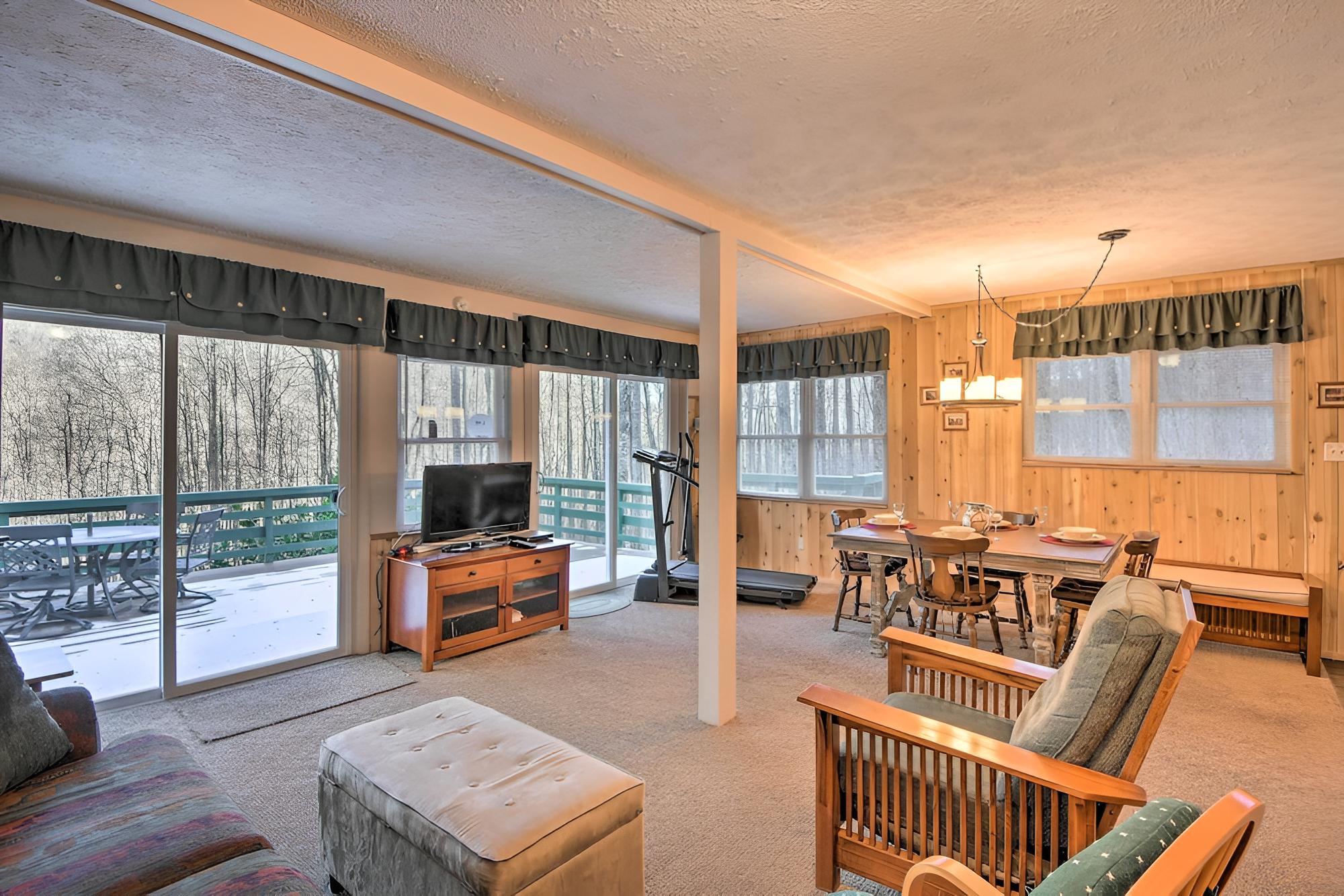 Nantahala Mountain Cabin w/ Deck ~ 1 Mi to Hiking! view 2