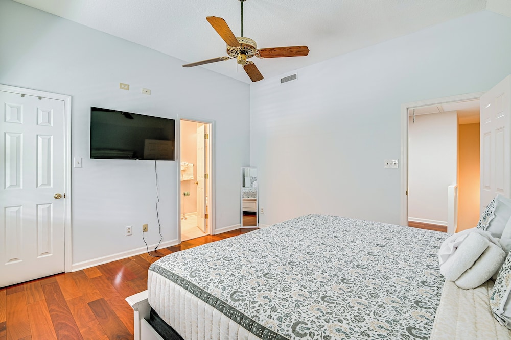 Steps to Sand: Walkable Condo in Myrtle Beach!