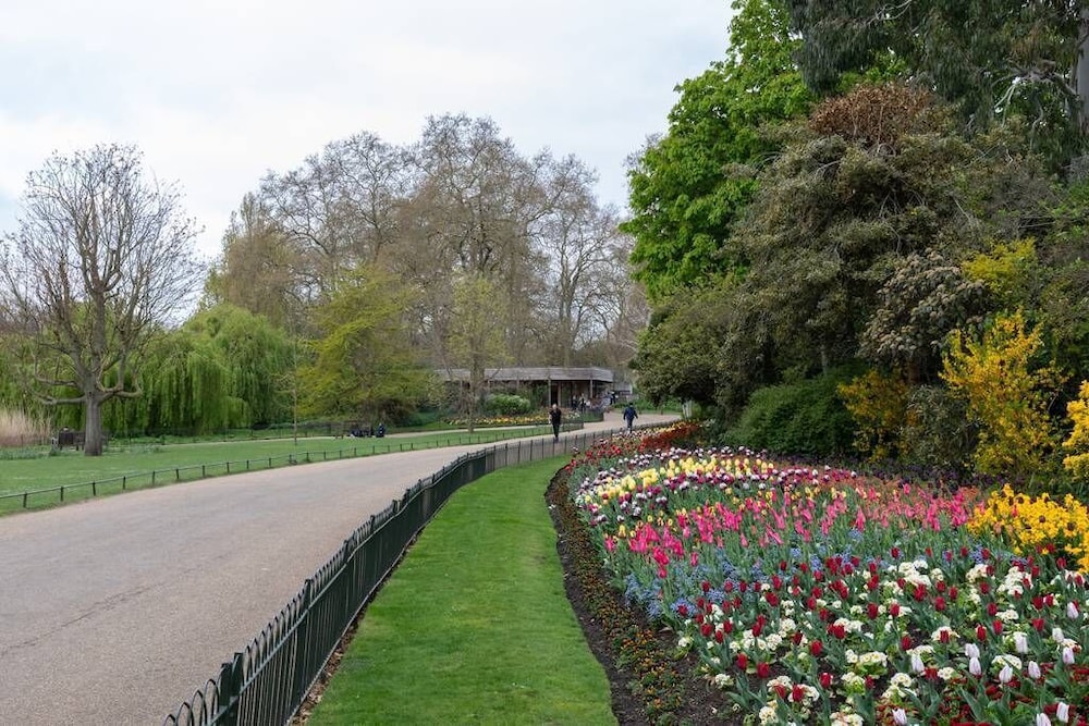 Spring Gardens by Onefinestay