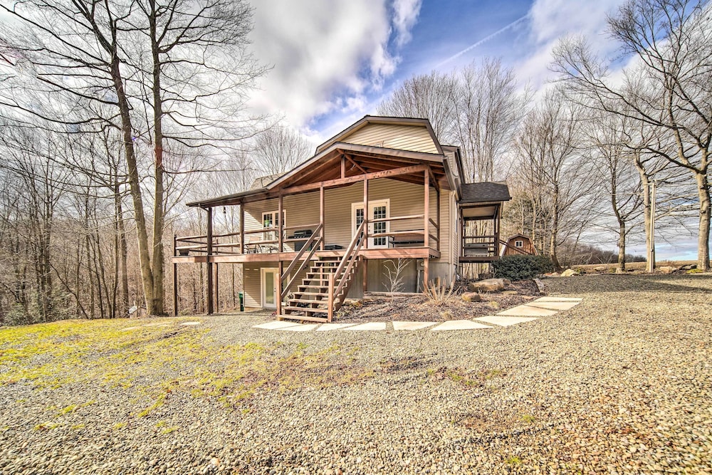 'rose Valley House': Yard, Deck + Game Room! view 5