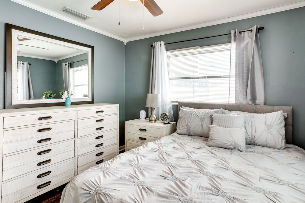 Tropical Florida Abode w/ Pool  Screened-in Patio - Property Image 26