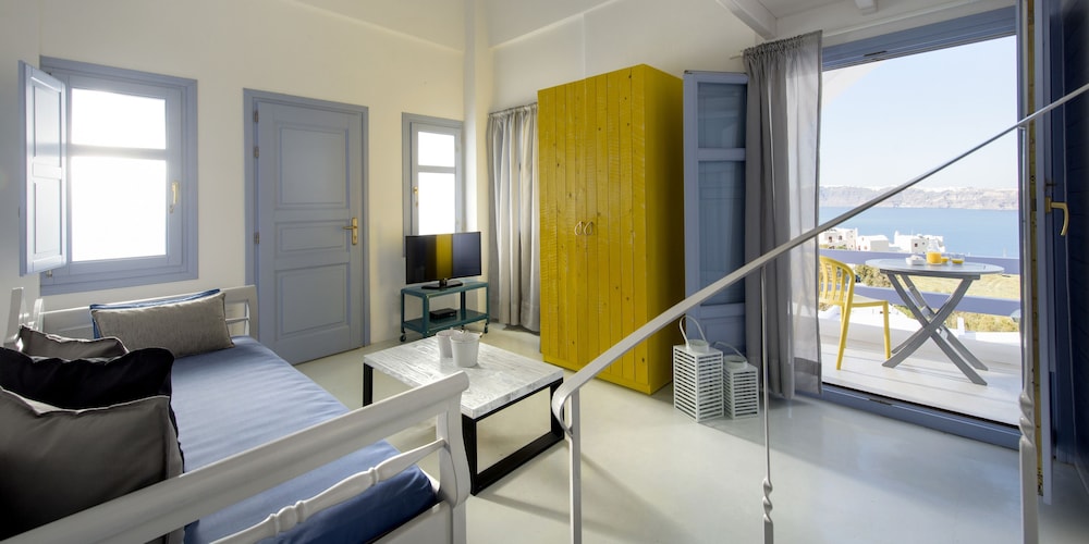 Earino Suites & Villas