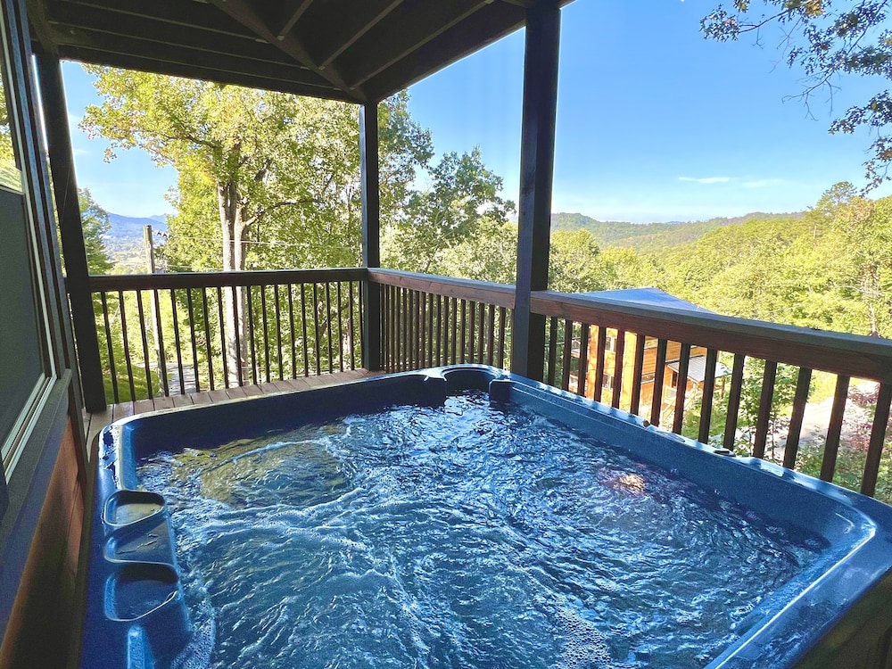Picture Perfect 2 Bedroom Cabin by RedAwning - Property Image 37