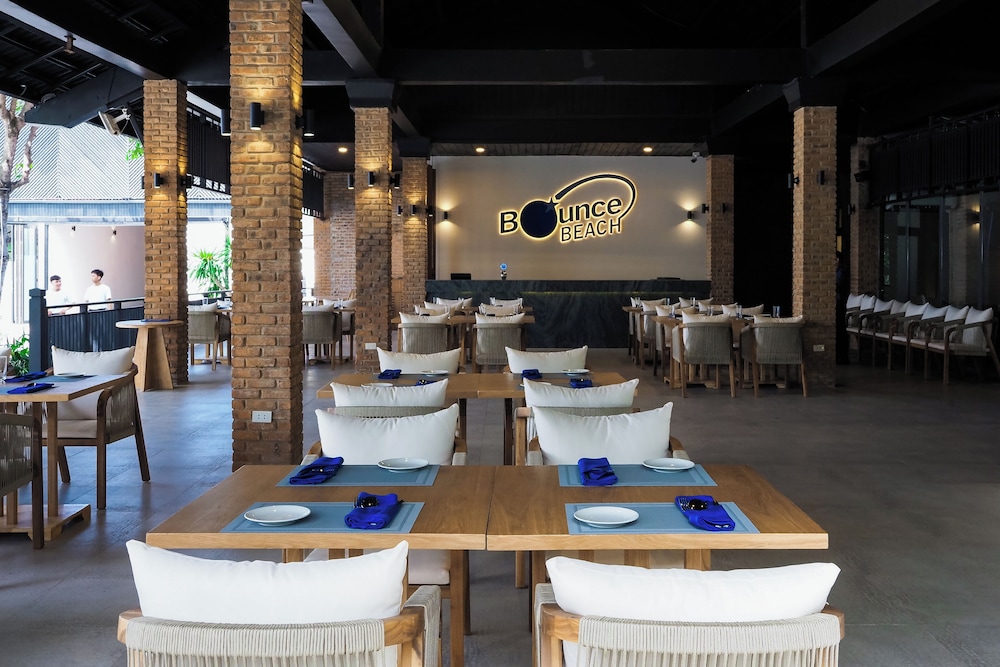 Bounce Beach Hotel & Tien Sa Resort