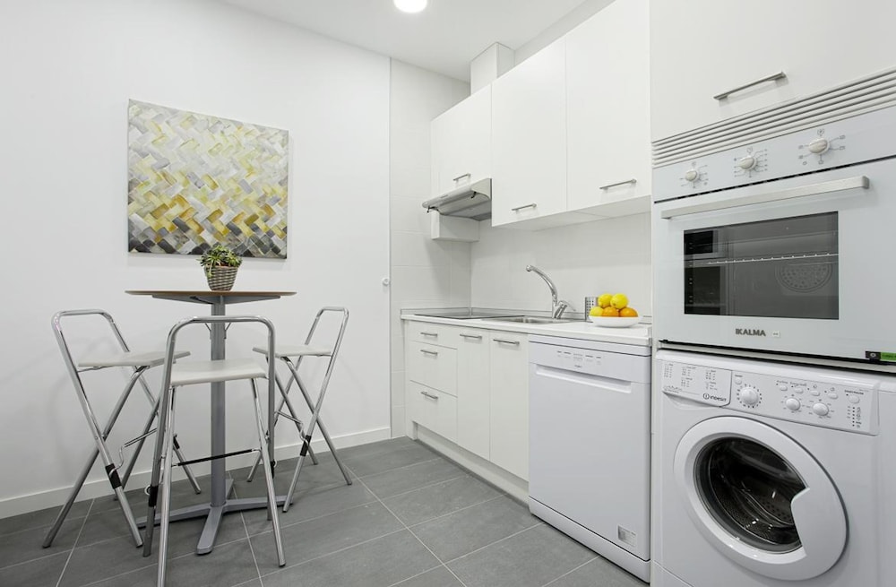 Exclusive 3BD Apartment Near Reina Sofia Museum Reina Sofia II