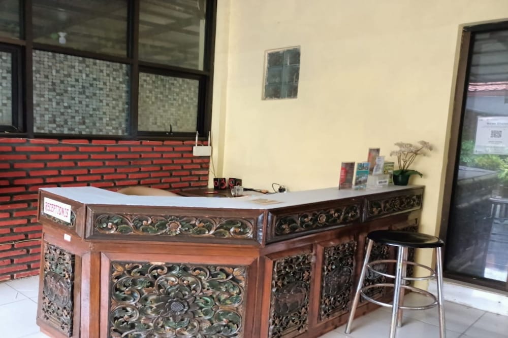 Lobby & Reception