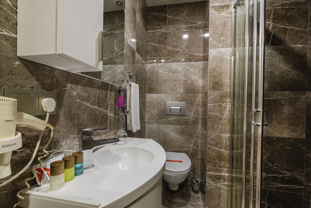 Ayramin Deluxe Hotel - Image 110