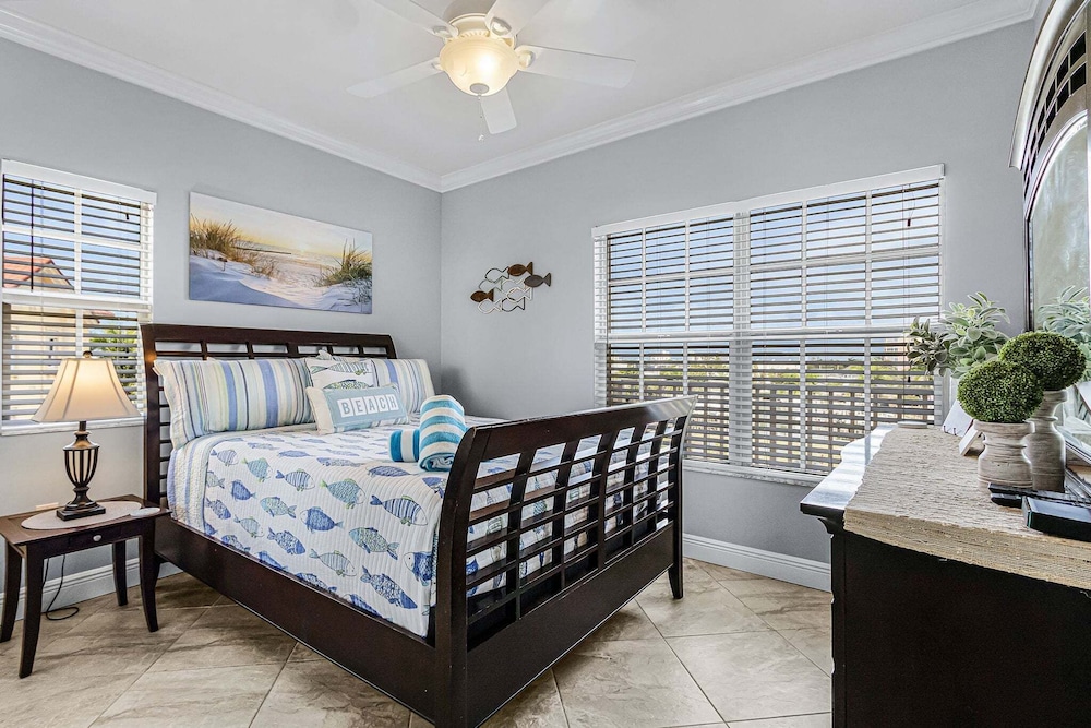 Bella Lago 444 ~ Beautifully Updated Condo Just Across The Street From The Beach! 3 Bedroom Condo by RedAwning