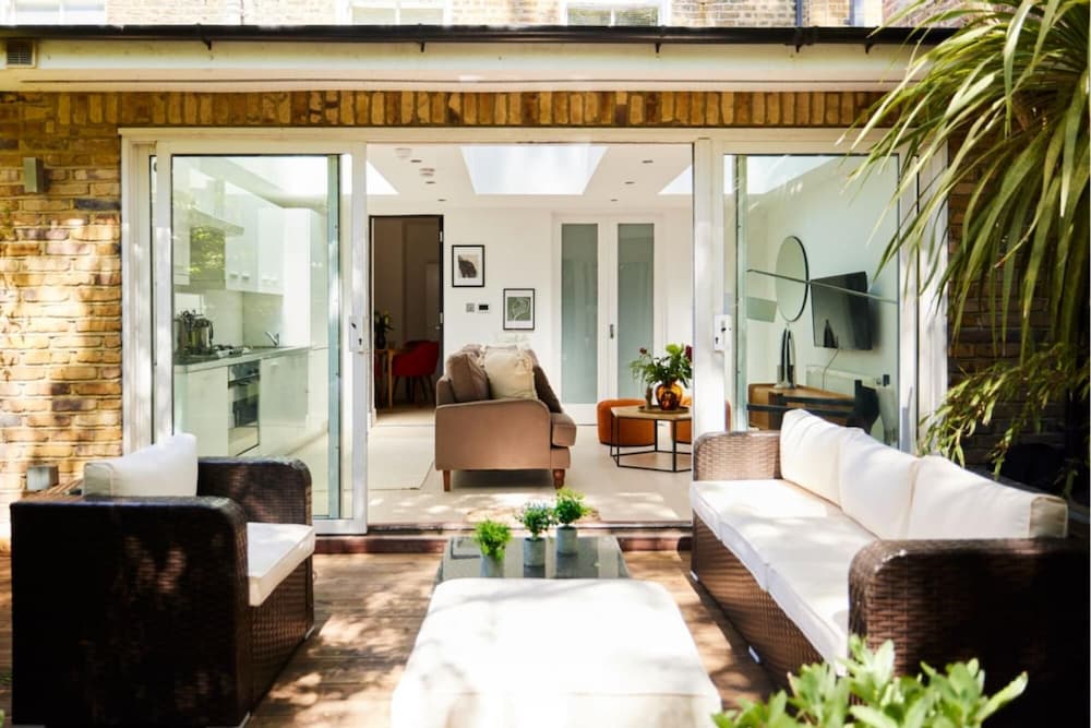 The Lanhill Road Crib - Dazzling 2bdr Flat With Garden