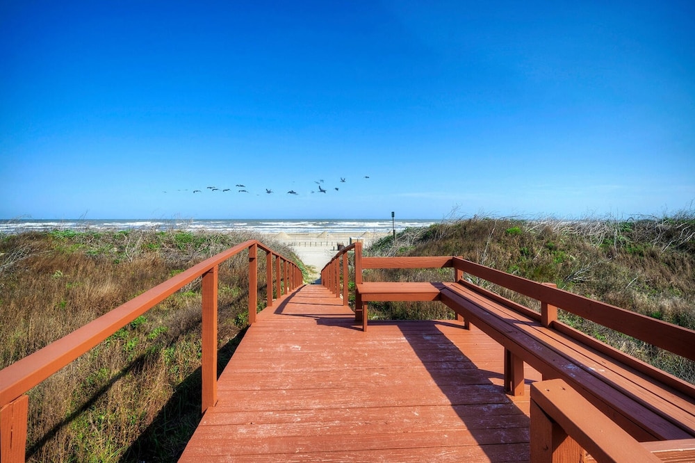 Summer Love by Avantstay Ocean View Pickleball