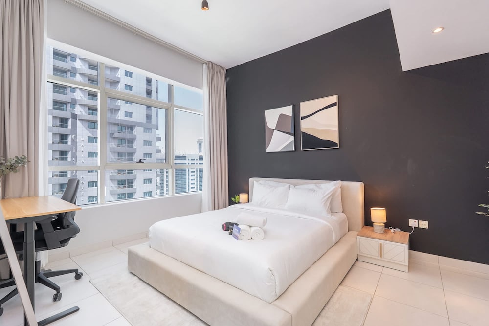 Marina Views 1-bedroom Sleeps 4 With Balcony