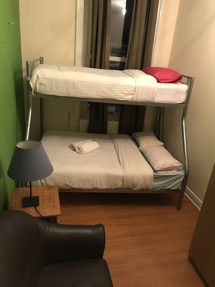 Rooms at 5 Hammersmith Road - Hostel