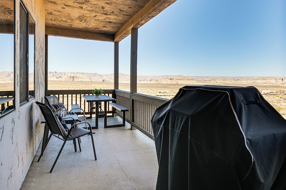4 Mi to Lake Powell: Retreat w/ Game Room!