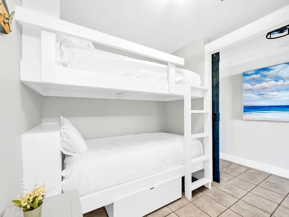 Laketown Wharf 1213