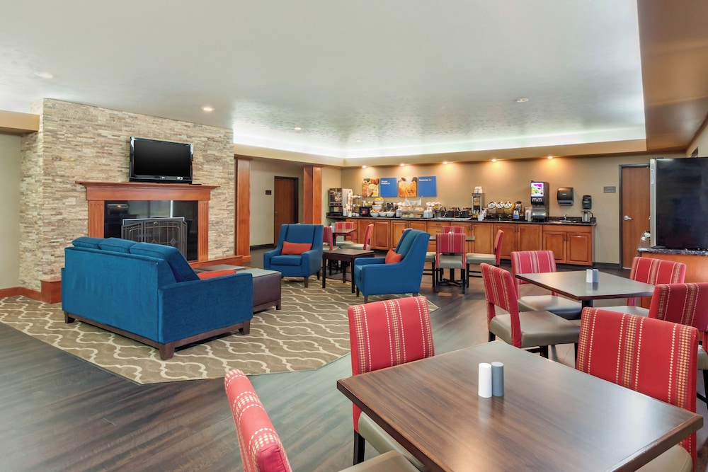 Mitchell Vacations - Comfort Inn And Suites - Property Image 6