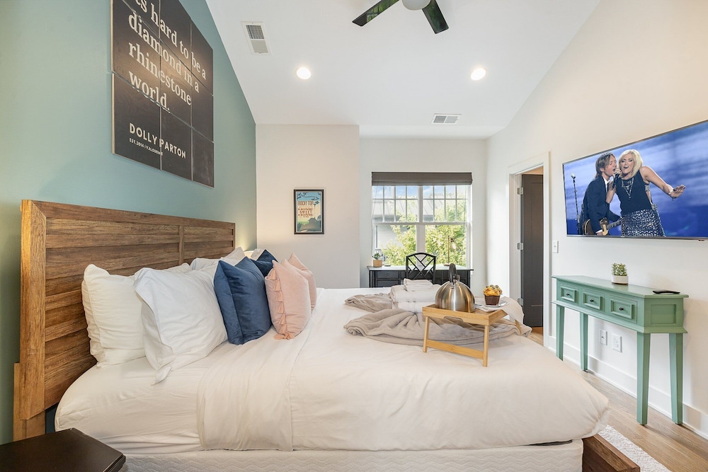 Nashville Comfort-mins to Broadway-12th S District
